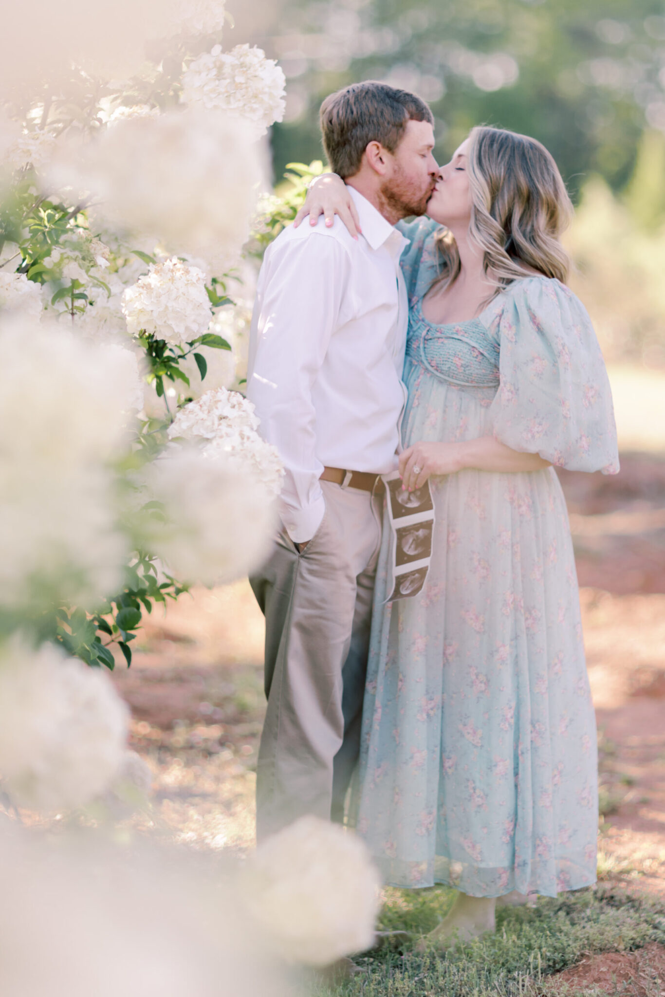 Pregnancy announcement photography