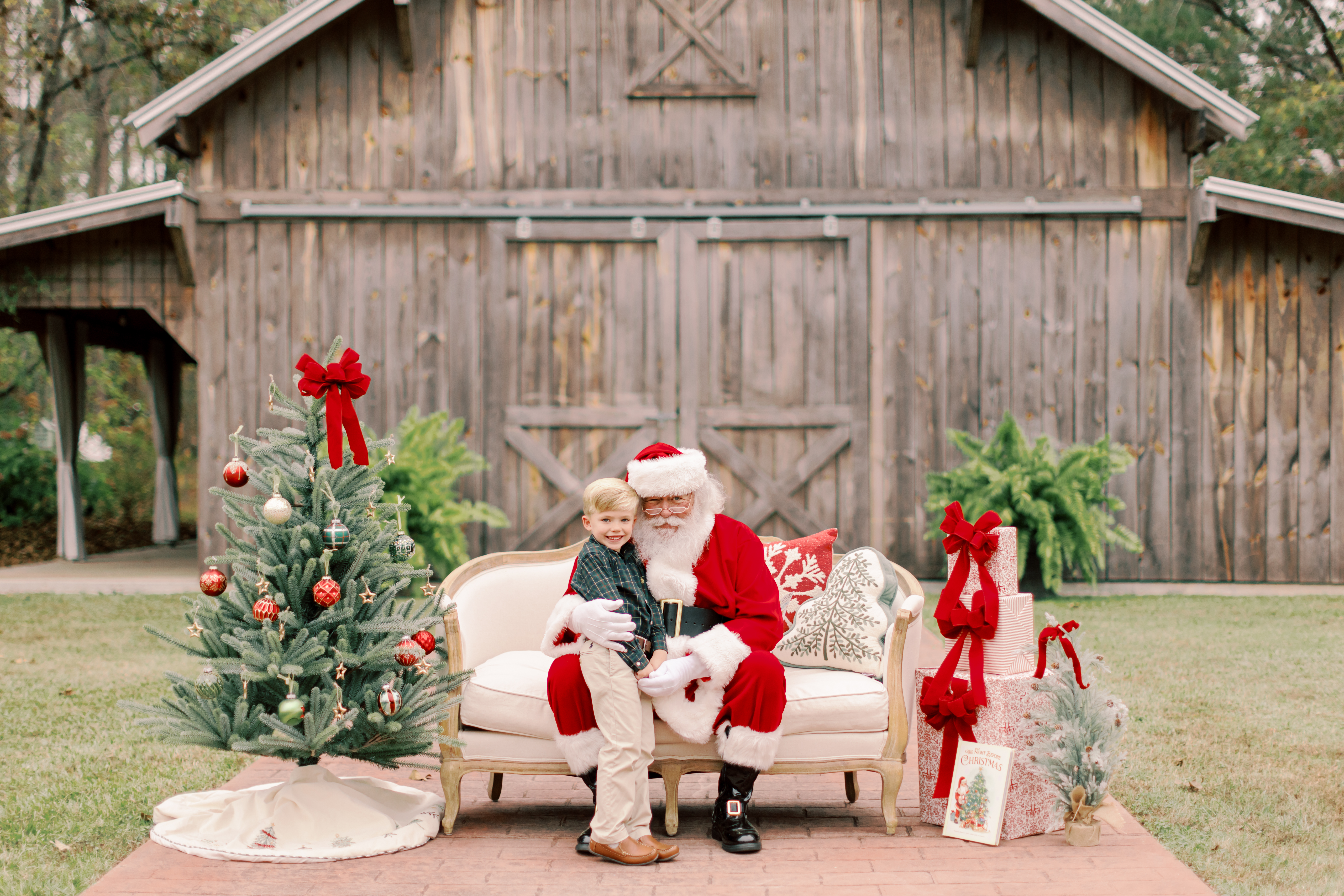 Santa Mini Sessions at The McGarity House in Dallas GA — rustic barn Christmas backdrop
